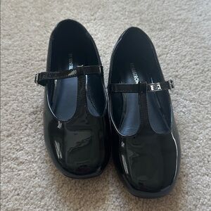 Girls sz 2 Nordstrom Black Patent Leather Shoes. worn once and outgrown.